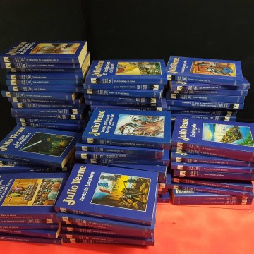 Lote 99 libros de Julio Verne.