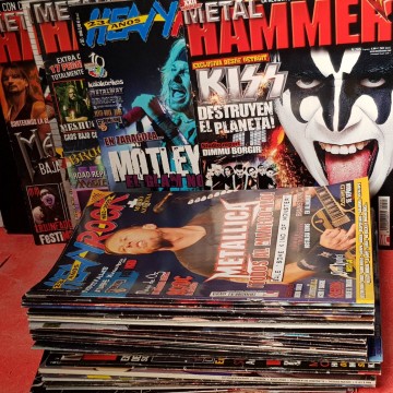 LOTE 46 REVISTAS DE ROCK DURO.