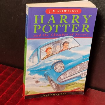 Harry Potter and the Chamber of Secrets, J.K. Rowling (First edition).