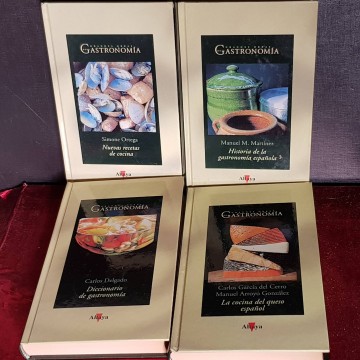 Lote 4 libros de gastronomía.