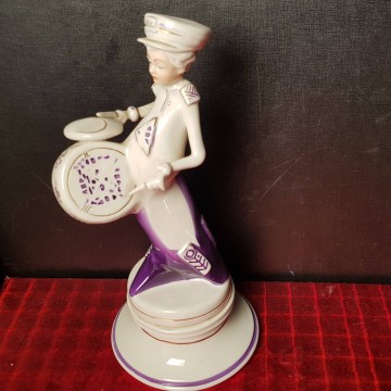 Figura de porcelana niño tamborilero.