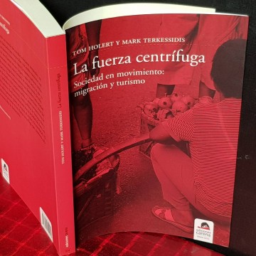 La fuerza centrífuga, Tom Hollert y Marc Terkessidis.