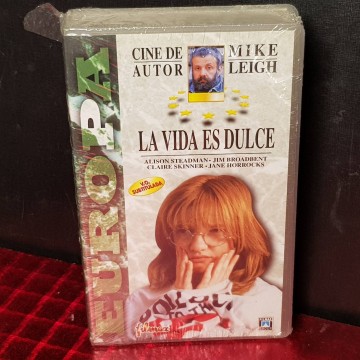 La vida es dulce, VHS nuevo.