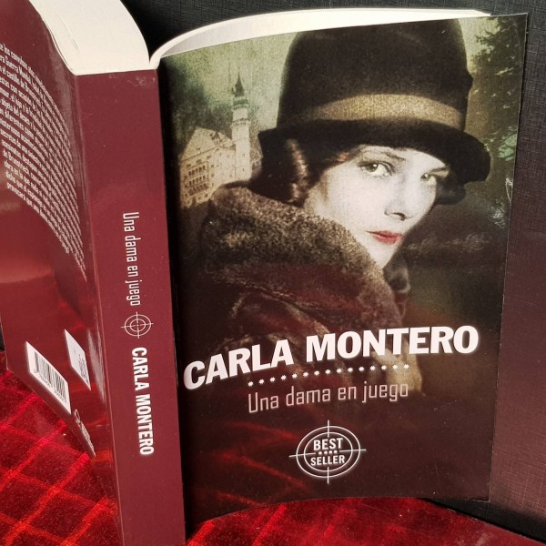 Una dama en juego, Carla Montero.