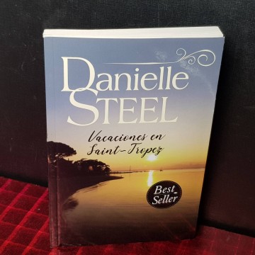 Vacaciones en Saint-Tropez, Danielle Steel.