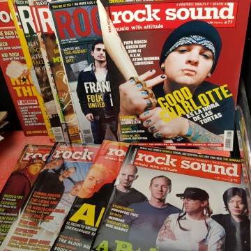 Lote 13 revistas de música.