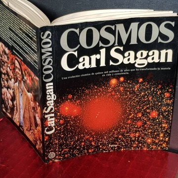 Cosmos, Carl Sagan.
