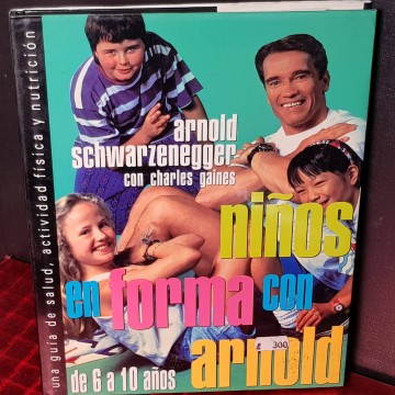 Niños en forma con Arnold Schwarzenegger.