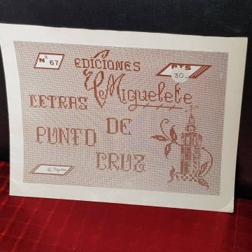 Letras de punto de cruz 67.