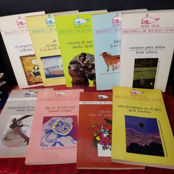 Lote de cuentos y fábulas.
