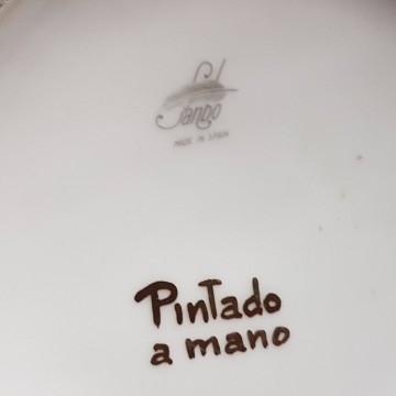Jarrón pintado a mano.