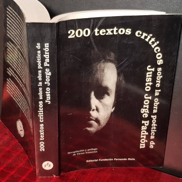 200 textos críticos sobre la obra poética de Justo Jorge Padrón.