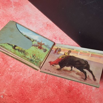 Álbum taurino con 20 postales.