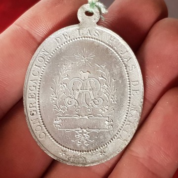medalla Congregación de las hijas de María.
