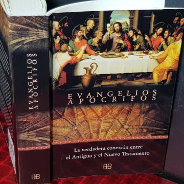 Evangelios apócrifos, la conexión entre el Antiguo y el Nuevo Testamento.