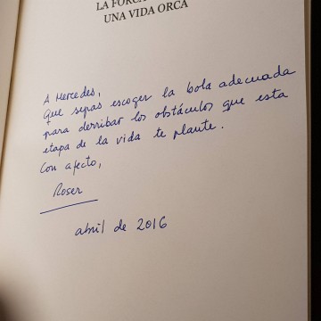 La forca per dur una vida orca, Roser Tomàs (firmat).