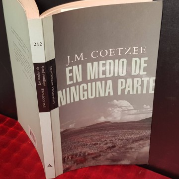 En medio de ninguna parte, John Maxwell Coetzee.