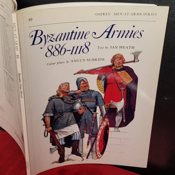 Byzantine armies 886-1118, Men at arms series 89.