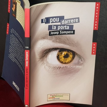 El pou darrere la porta, Josep Sampere.