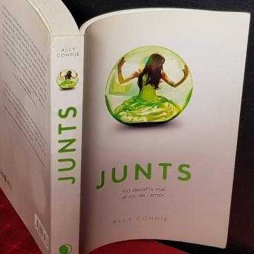 Junts, Ally Condie.