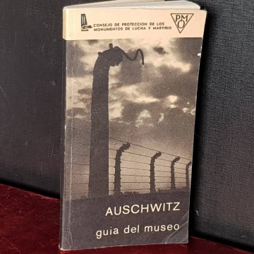 Auschwitz, guía del museo.