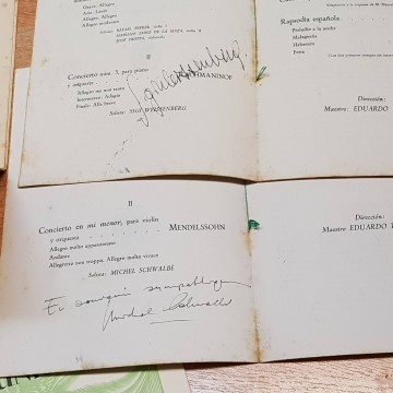 5 programas Orquesta municipal de Barcelona con autógrafos.