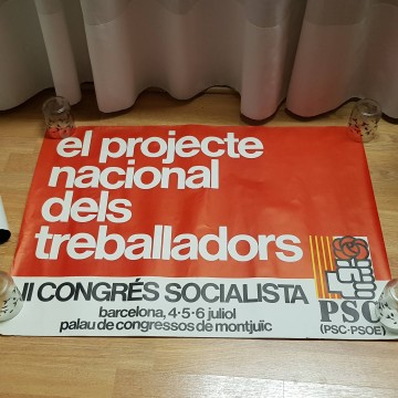 Lote 40 carteles de política.
