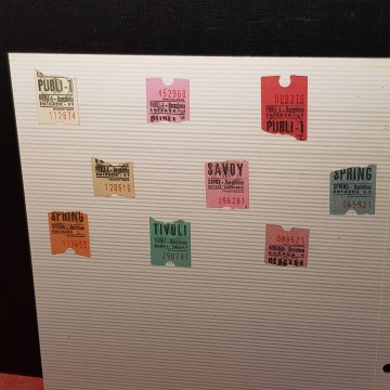 Lote 31 antiguos billetes de cine de Barcelona.