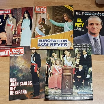 Lote 5 revistas reyes Don Juan Carlos y Doña Sofía (proclamación y homenajes).
