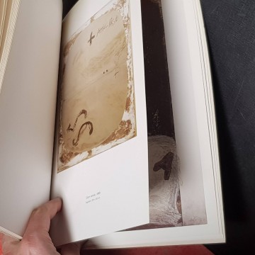 Antoni Tàpies, escultures i aiguaforts (firmado).