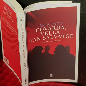 Covarda, vella, tan salvatge, Arià Paco.