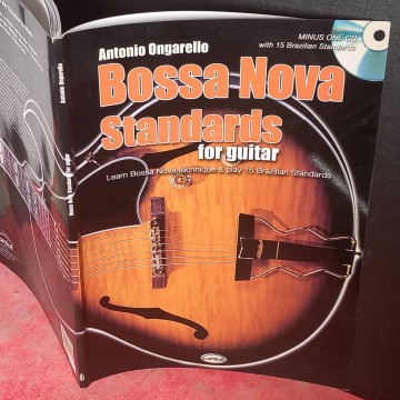 Bossa nova standards for guitar, Antonio Orgarello.