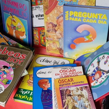 LOTE 25 CUENTOS, CÓMICS... INFANTILES.