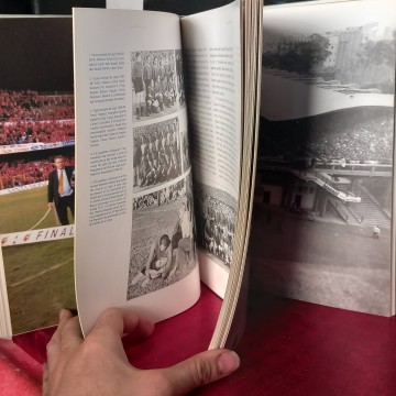 F.C. Barcelona cent anys d'història, Jaume Sobrequés Callicó.