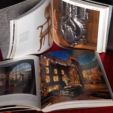 Gaudí & Dalí, (english text).