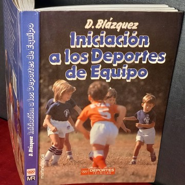 Iniciación a los deportes de equipo, D. Blázquez.