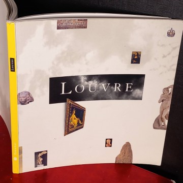 Guía museo del Louvre.