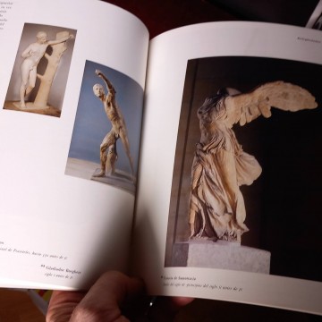 Guía museo del Louvre.