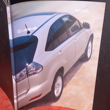 Catálogo Lexus RX300.