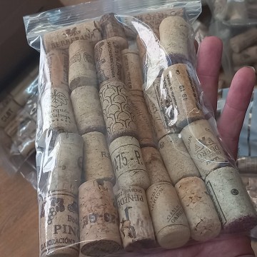 Lote 370 tapones de corcho y silicona.