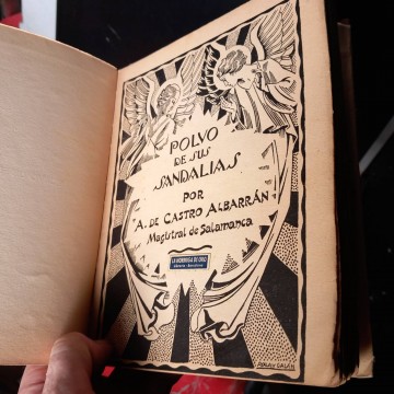 Polvo de sus sandalias, A. de Castro Albarrán.