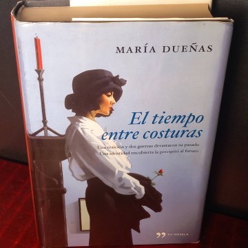 El tiempo entre costuras, María Dueñas.