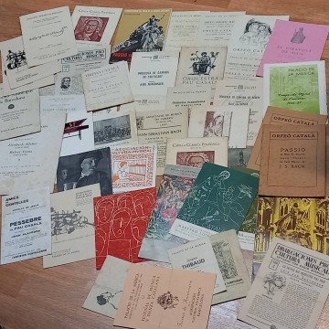 Lote 45 folletos de música clásica con autógrafos.