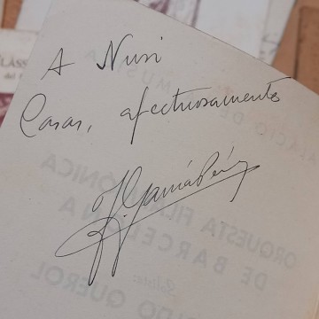 Lote 45 folletos de música clásica con autógrafos.