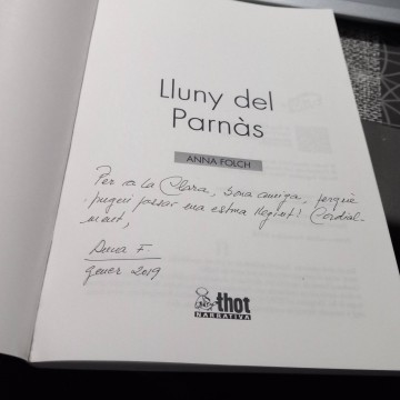Lluny del Parnàs, Anna Folch (firmat).