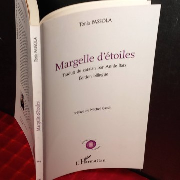Margelle d'Étoiles, Tònia Passola (firmat).