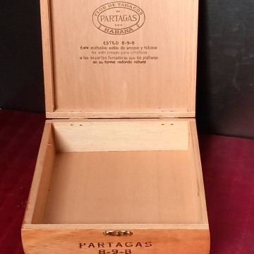 Caja vacía Partagas 8-9-8.
