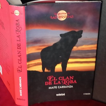 El clan de la loba, Maite Carranza.