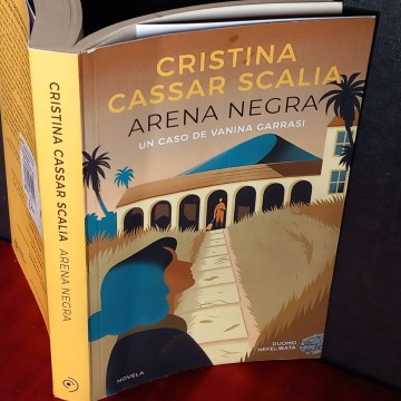 Arena negra, Cristina Cassar Scalia.