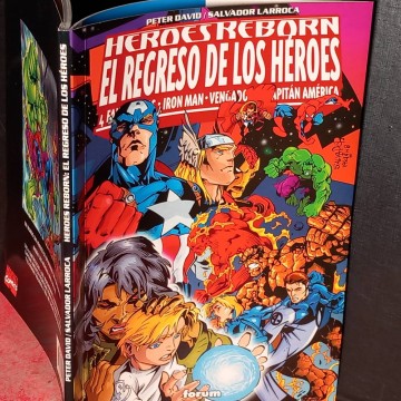 Héroes reborn, el regreso de los héroes (4 fantásticos, Iron Man, Vengadores, Capitán América).